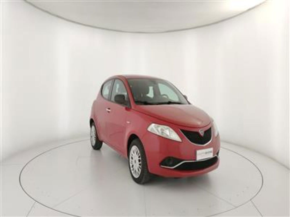 Lancia Ypsilon usata a Bari (11)