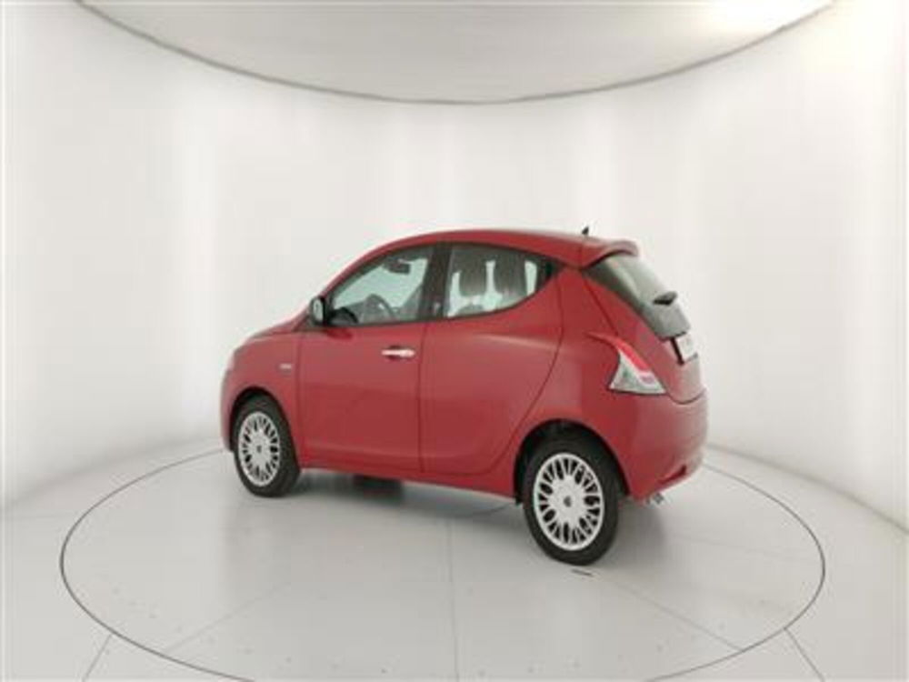 Lancia Ypsilon usata a Bari (4)