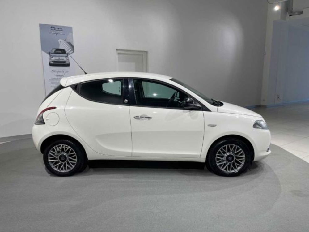 Lancia Ypsilon usata a Sondrio (2)