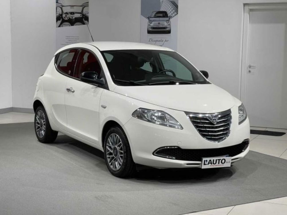 Lancia Ypsilon usata a Sondrio (7)