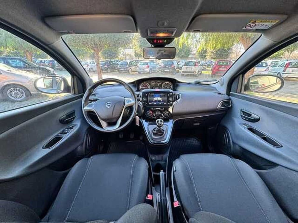 Lancia Ypsilon usata a Napoli (10)