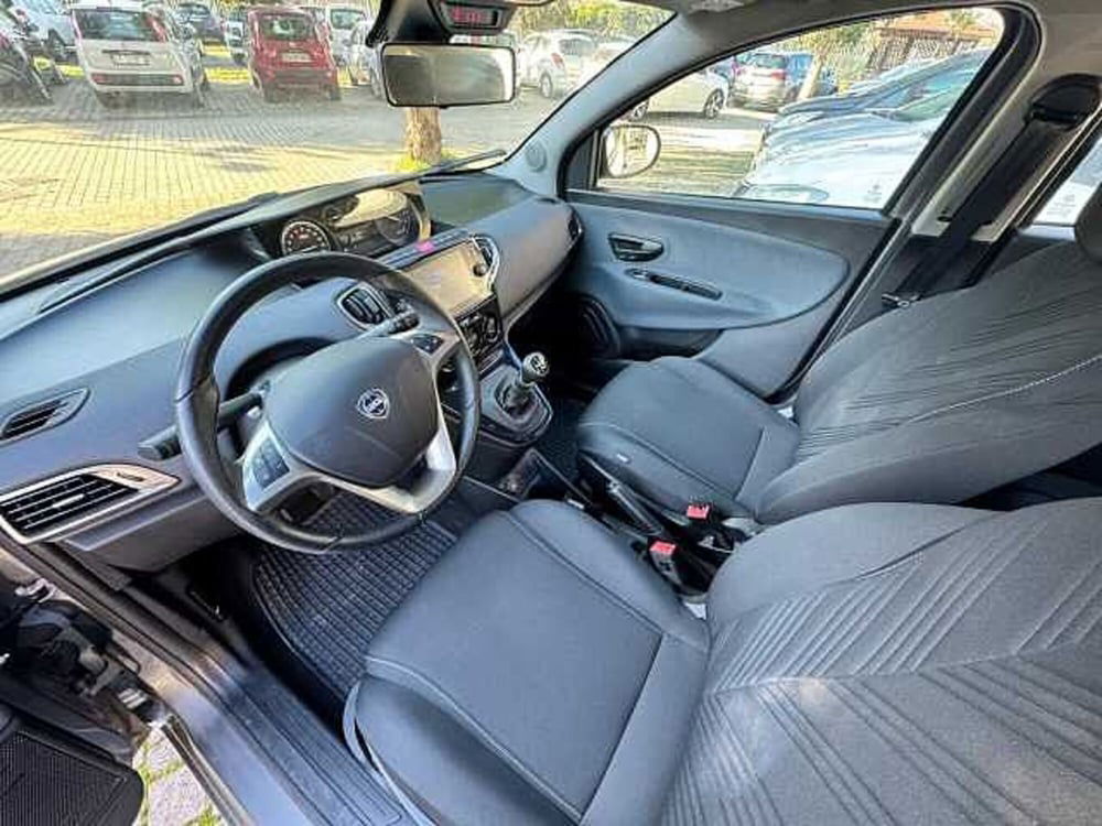 Lancia Ypsilon usata a Napoli (7)