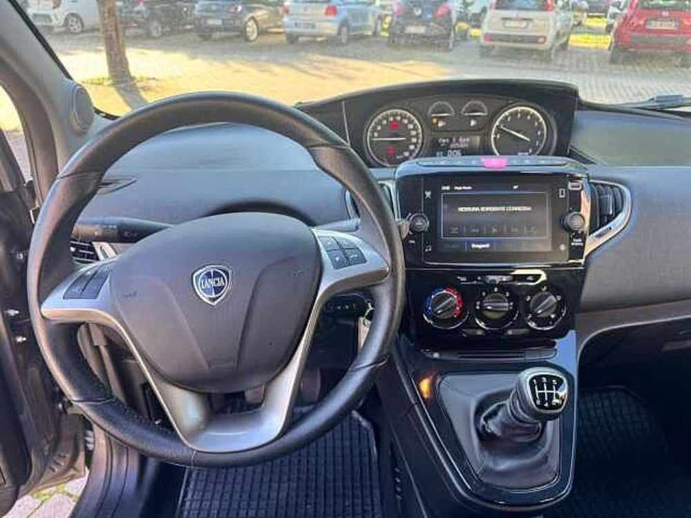 Lancia Ypsilon usata a Napoli (9)