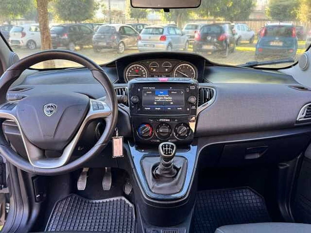 Lancia Ypsilon usata a Napoli (10)