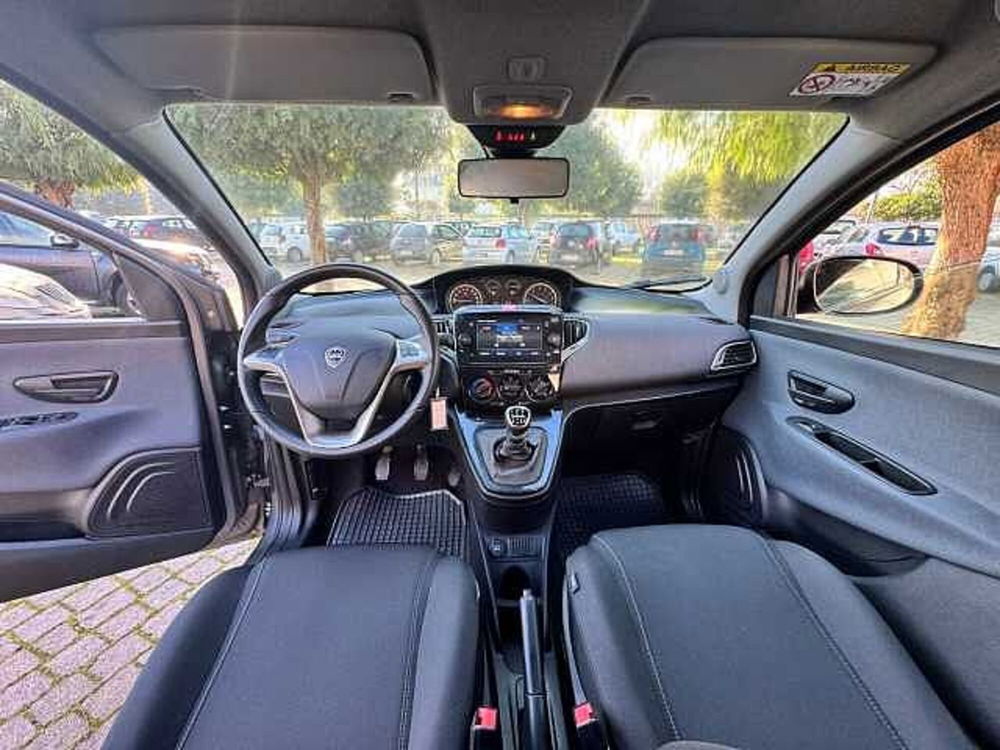 Lancia Ypsilon usata a Napoli (9)