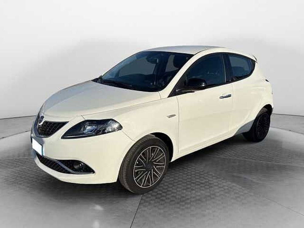 Lancia Ypsilon usata a Siena