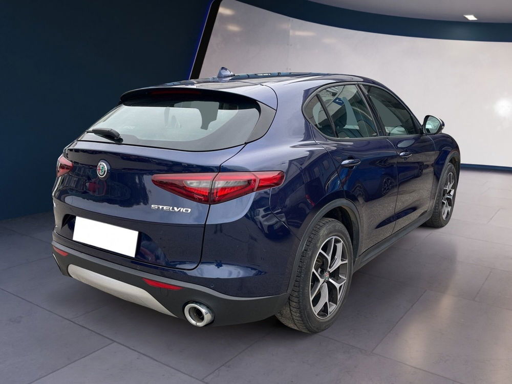 Alfa Romeo Stelvio usata a Torino (5)