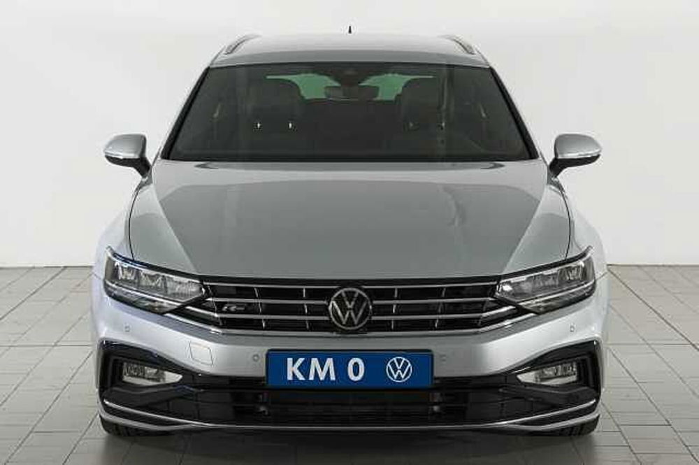 Volkswagen Passat Variant nuova a Como (3)