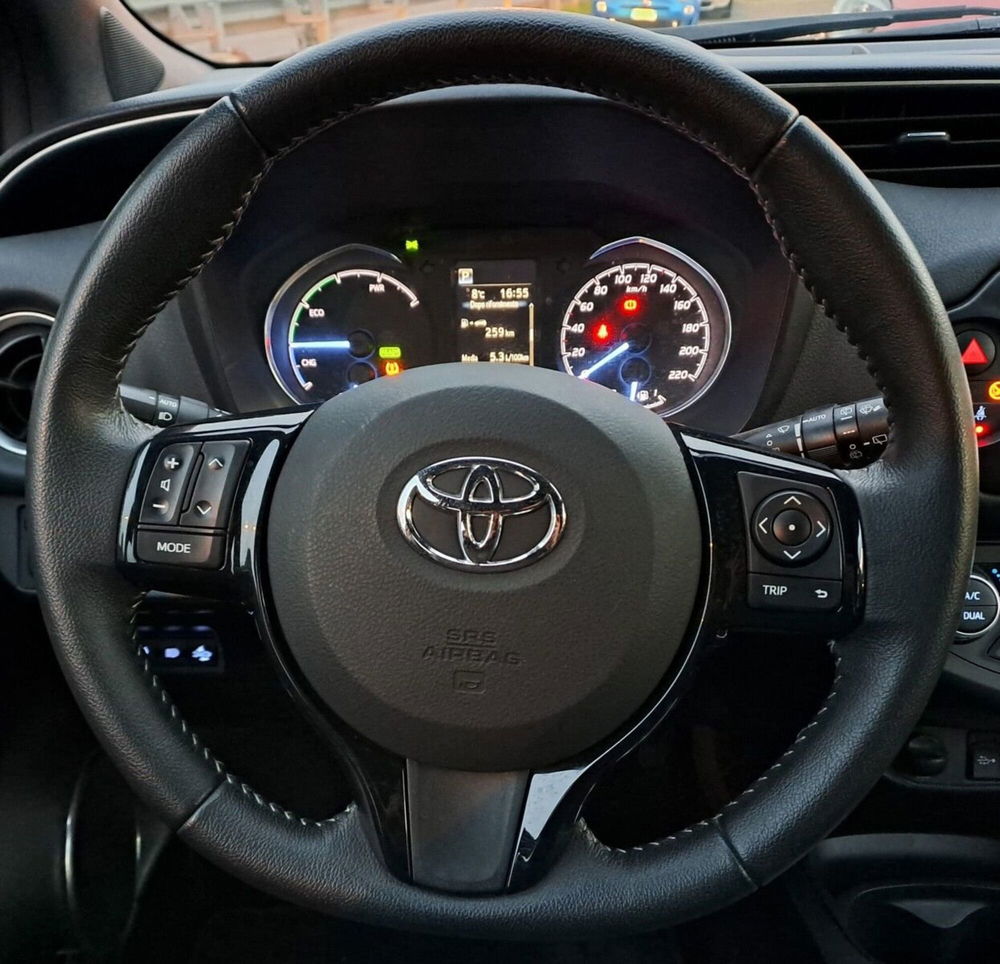 Toyota Yaris usata a Lecco (17)