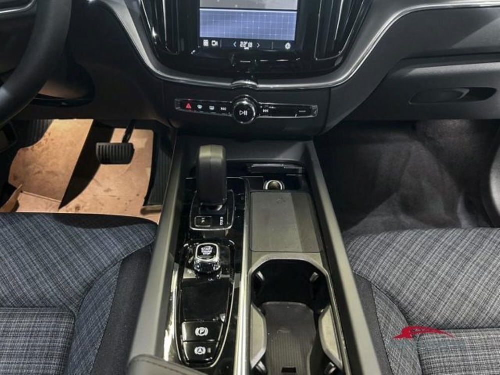 Volvo XC60 nuova a Perugia (9)