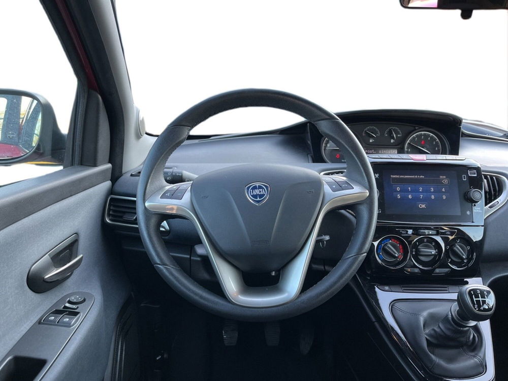 Lancia Ypsilon usata a Torino (12)