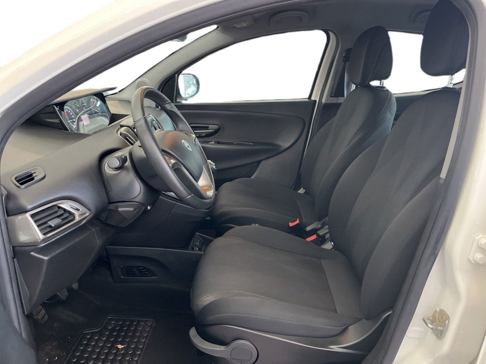 Lancia Ypsilon usata a Torino (10)