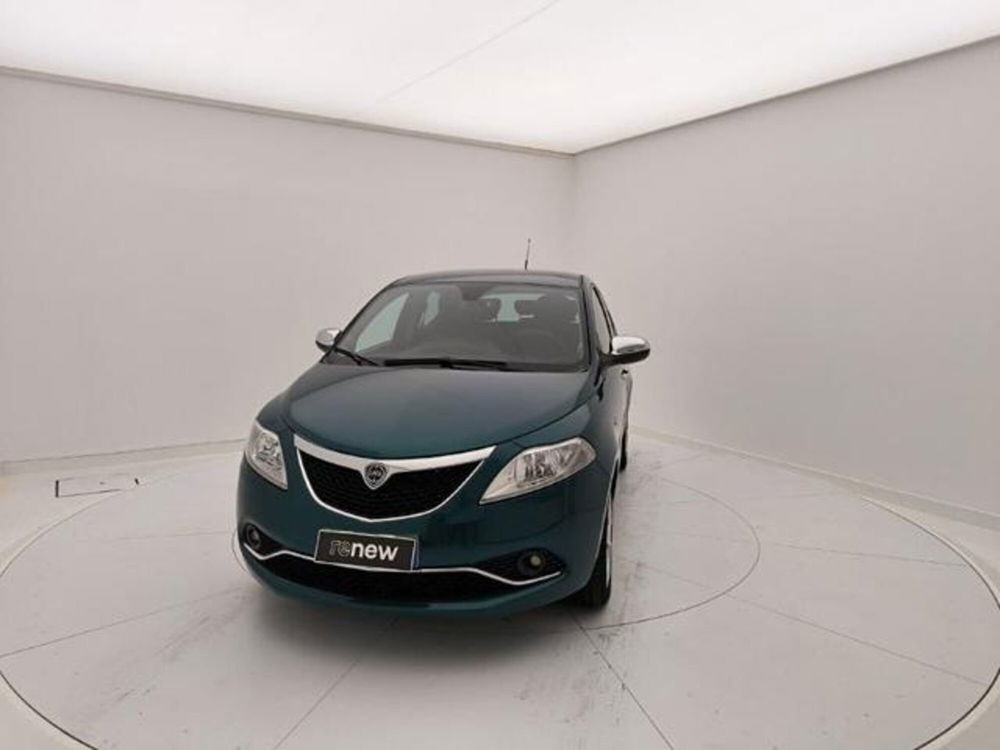 Lancia Ypsilon usata a Pavia