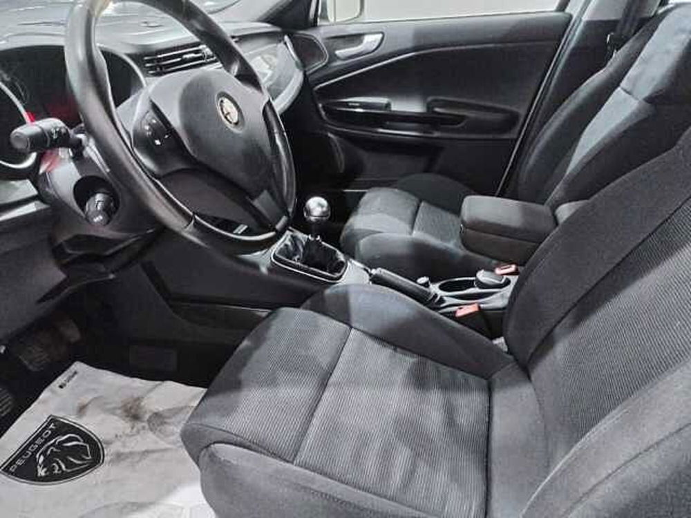 Alfa Romeo Giulietta usata a Lecce (6)