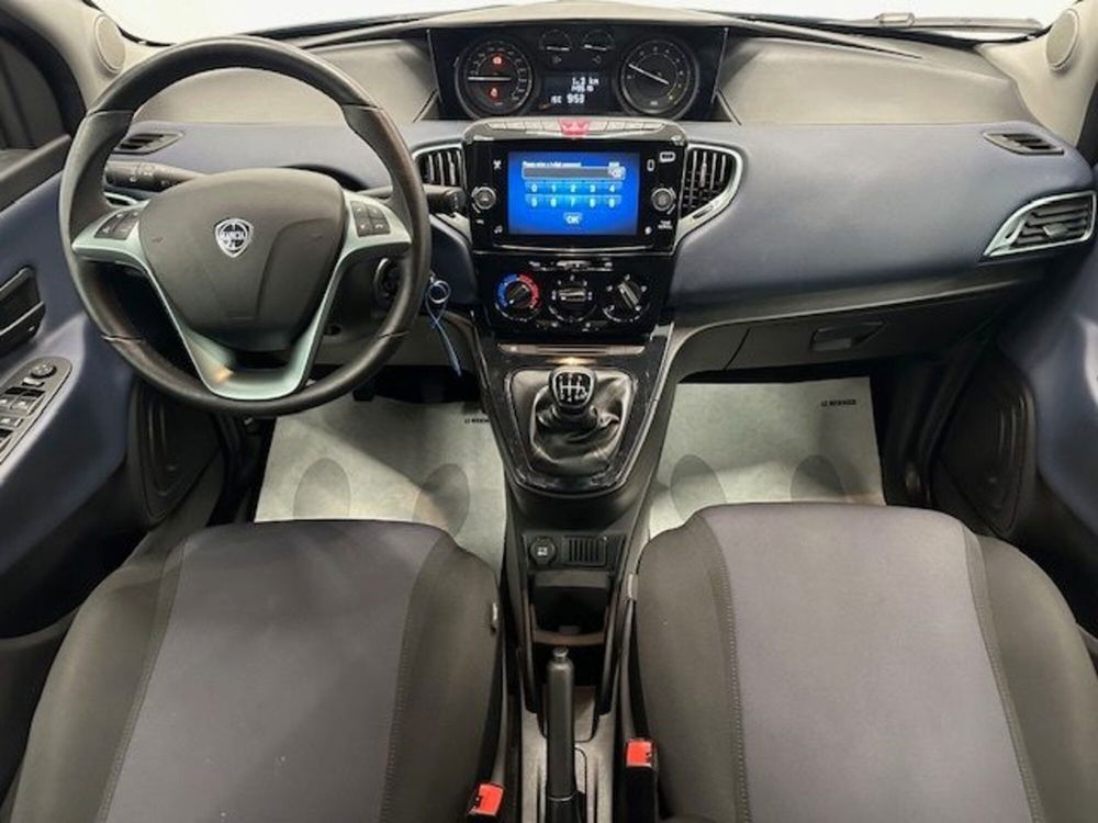 Lancia Ypsilon usata a Prato (10)