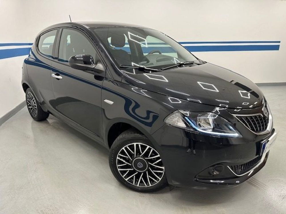 Lancia Ypsilon usata a Prato (3)