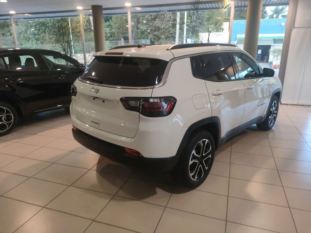 Jeep Compass nuova a Lecce (3)