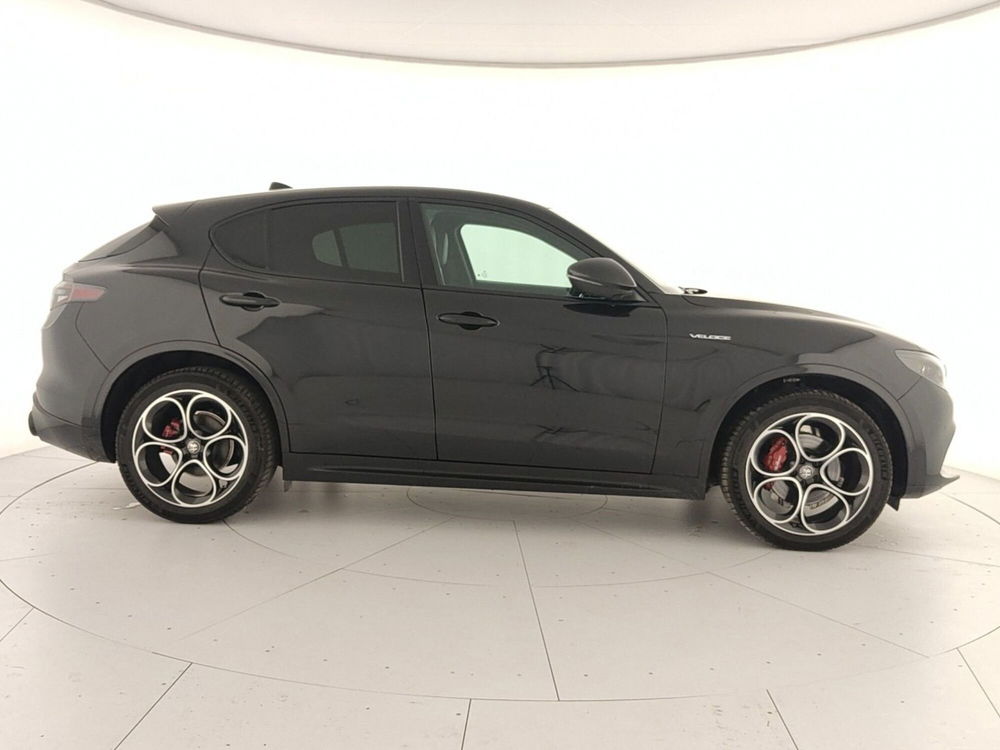 Alfa Romeo Stelvio usata a Caserta (7)