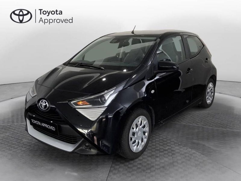 Toyota Aygo 1.0 VVT-i 72 CV 5 porte x-play  del 2020 usata a Torino