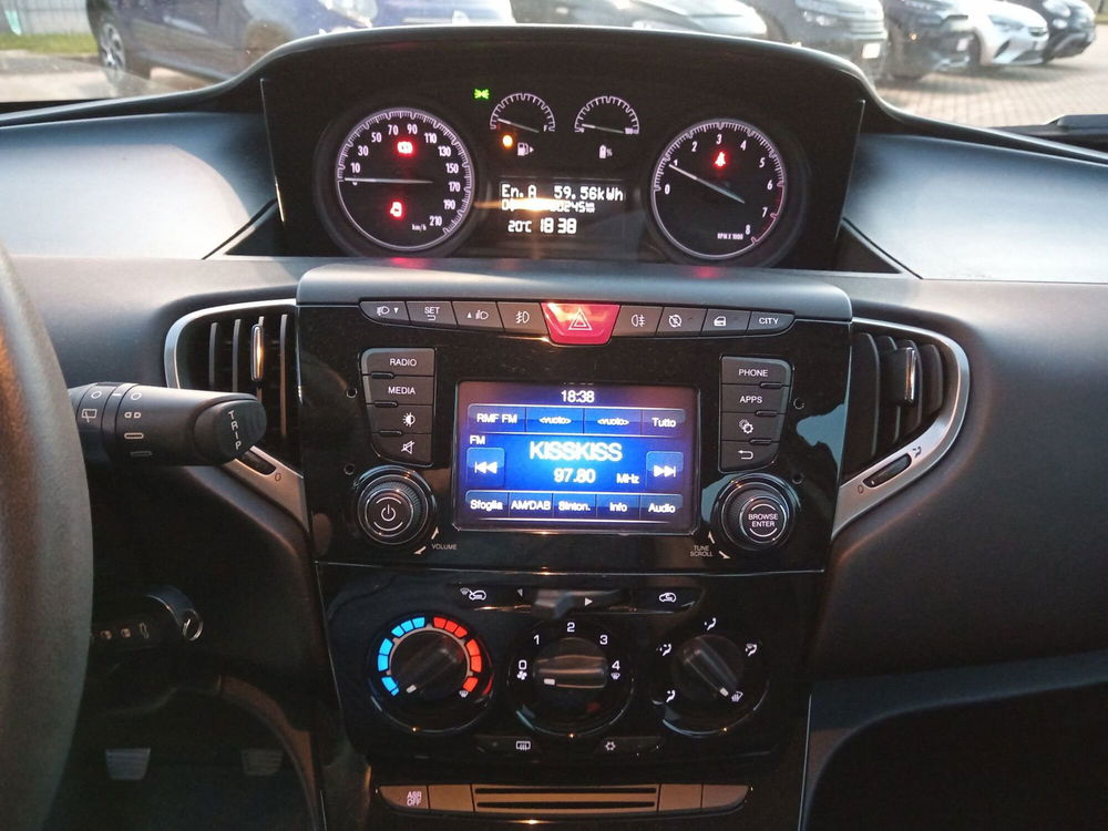 Lancia Ypsilon usata a Alessandria (8)