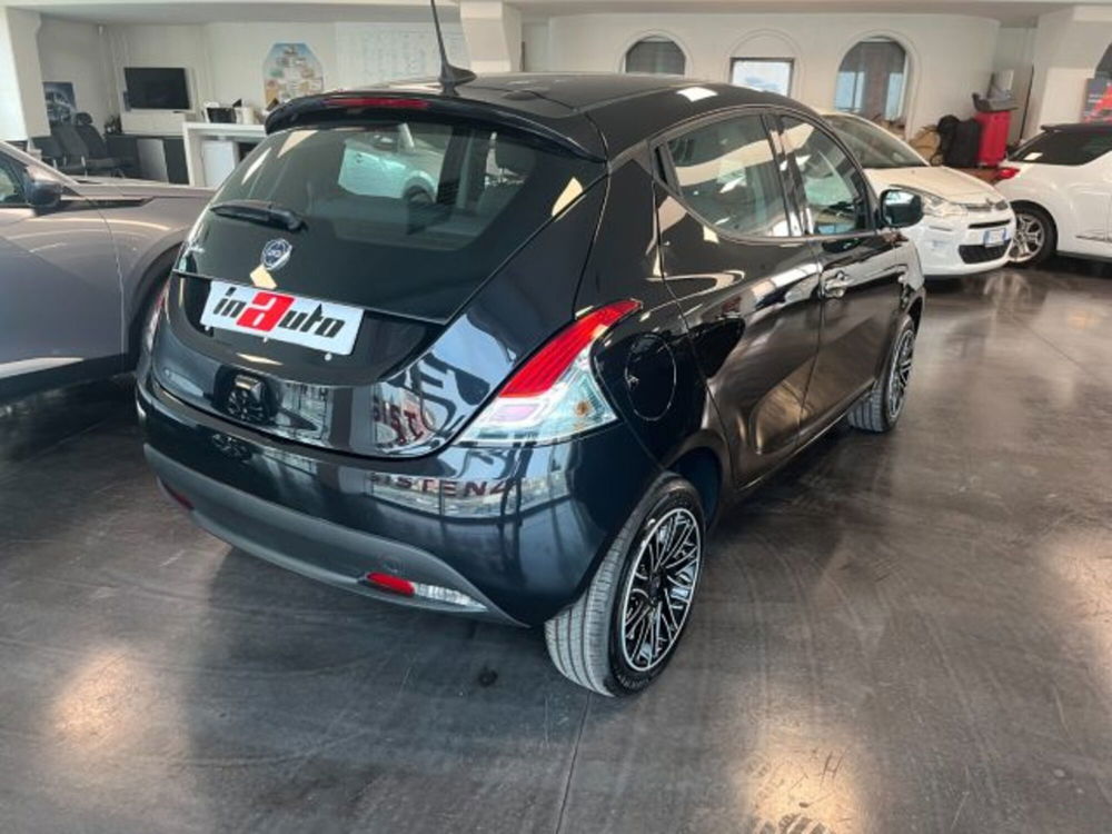 Lancia Ypsilon nuova a Verona (6)