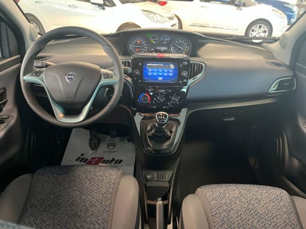 Lancia Ypsilon nuova a Verona (7)