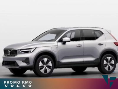 Volvo XC40 T4 Recharge Plug-in Hybrid automatico Essential del 2023 usata a Tavagnacco