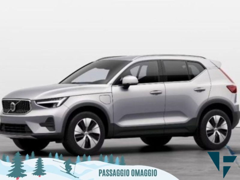 Volvo XC40 T4 Recharge Plug-in Hybrid automatico Essential del 2023 usata a Tavagnacco