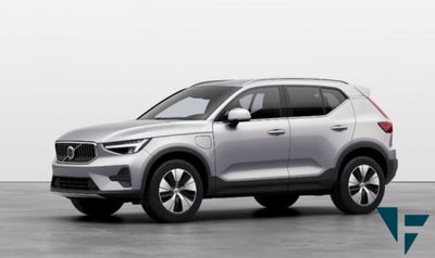 Volvo XC40 T4 Recharge Plug-in Hybrid automatico Essential del 2023 usata a Tavagnacco