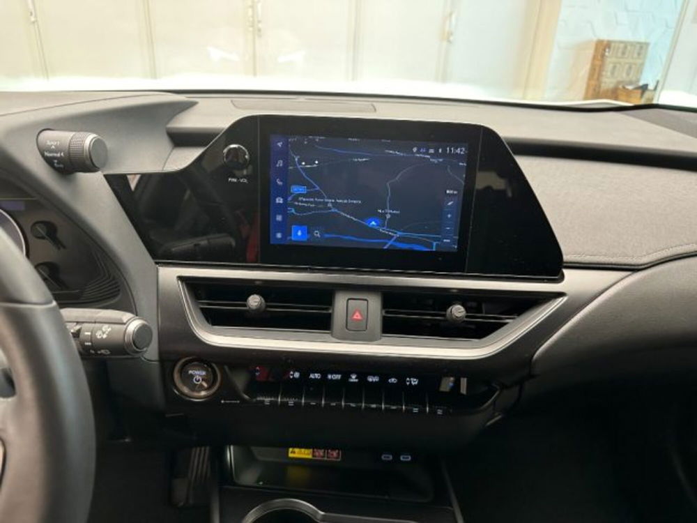 Lexus UX usata a Cuneo (12)