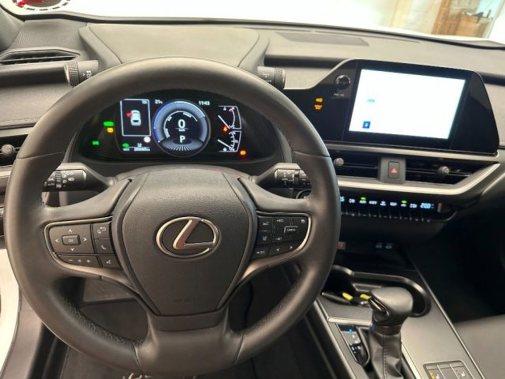 Lexus UX usata a Cuneo (16)