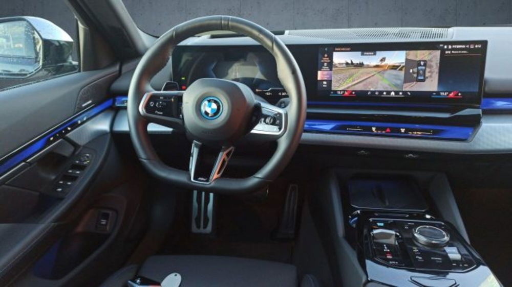 BMW i5 Touring nuova a Verona (9)