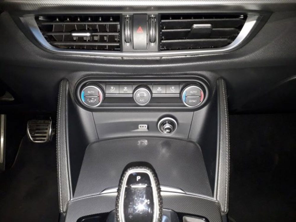 Alfa Romeo Stelvio usata a Torino (15)