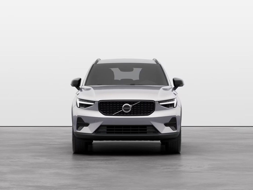 Volvo XC40 nuova a Bari (3)