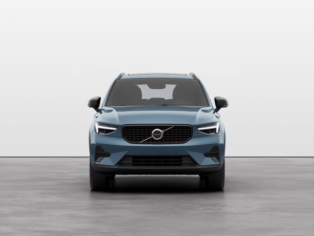 Volvo XC40 nuova a Bari (3)