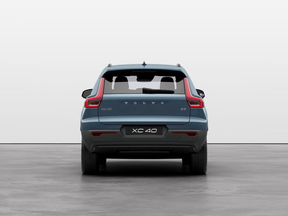 Volvo XC40 nuova a Bari (4)