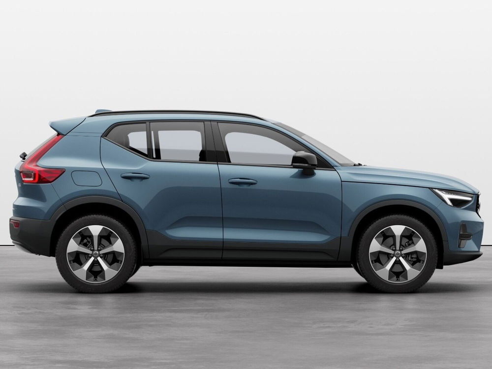 Volvo XC40 nuova a Bari (5)