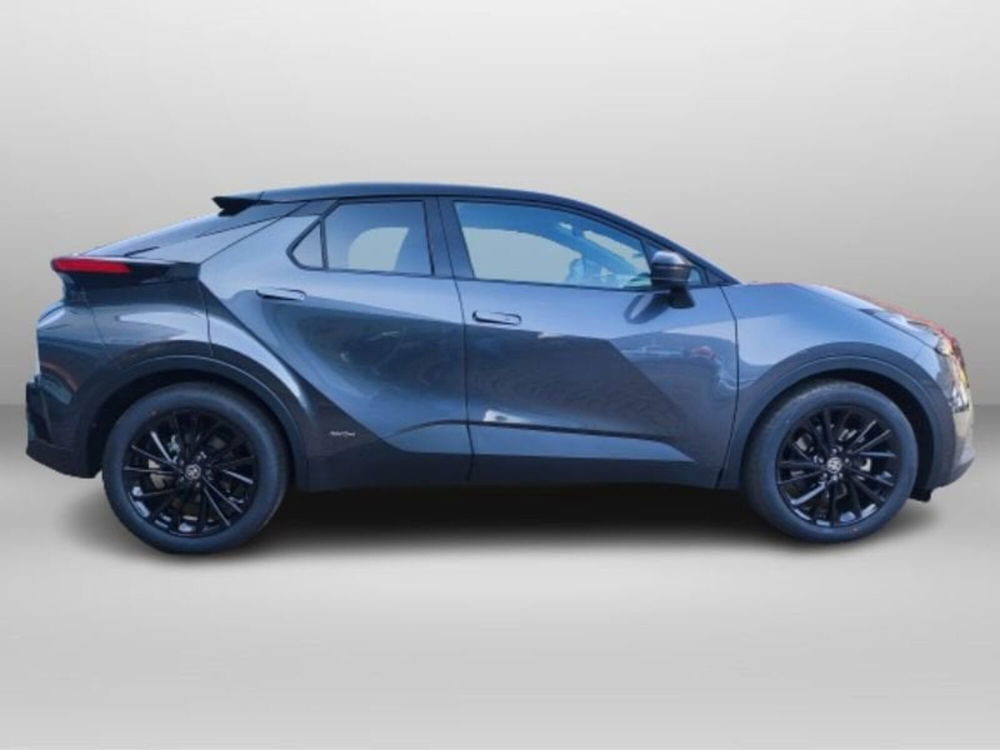 Toyota Toyota C-HR nuova a Lecco (7)