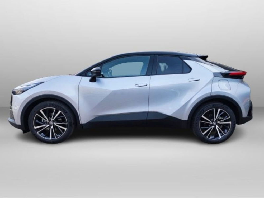 Toyota Toyota C-HR nuova a Lecco (4)