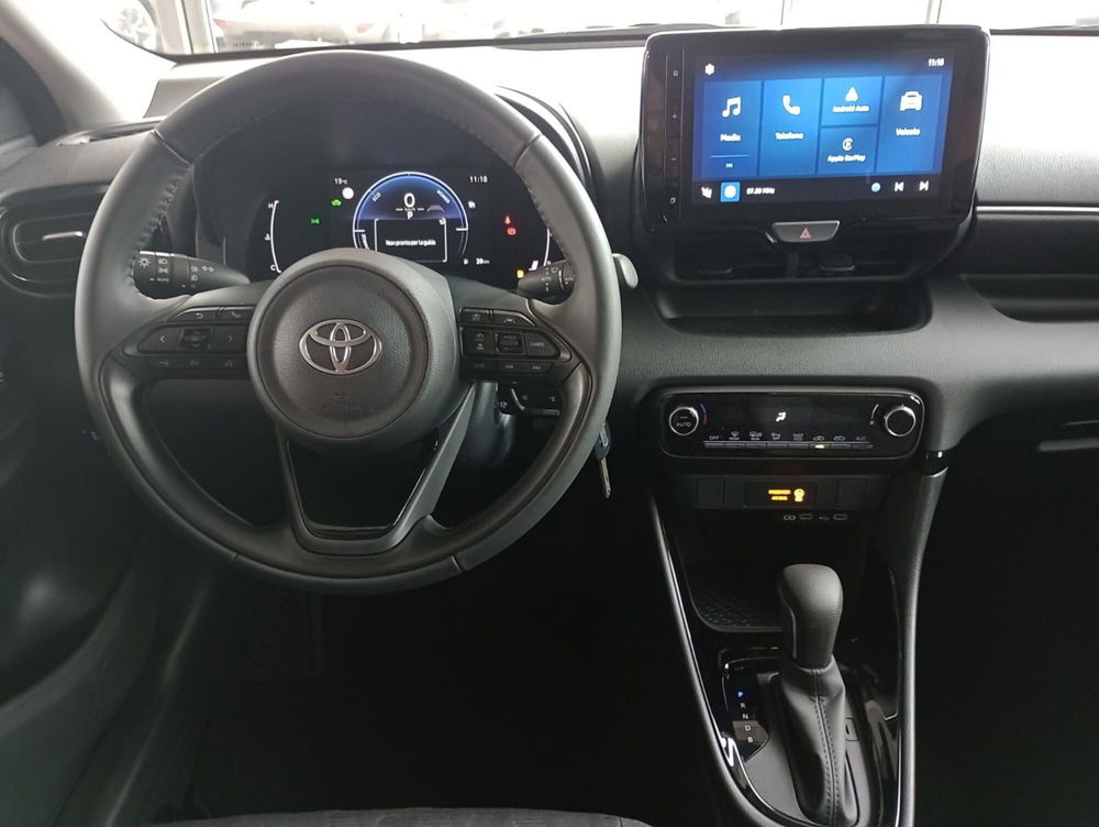 Toyota Yaris nuova a Lecco (6)