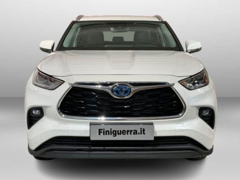 Toyota Highlander nuova a Lecco (2)