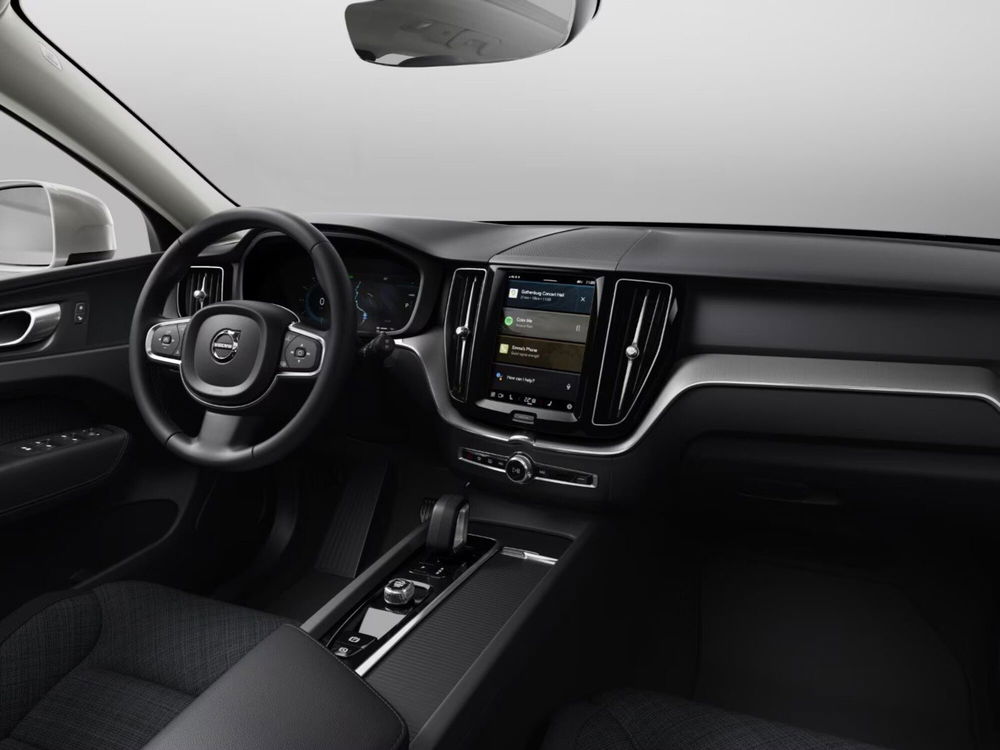 Volvo XC60 nuova a Bari (6)