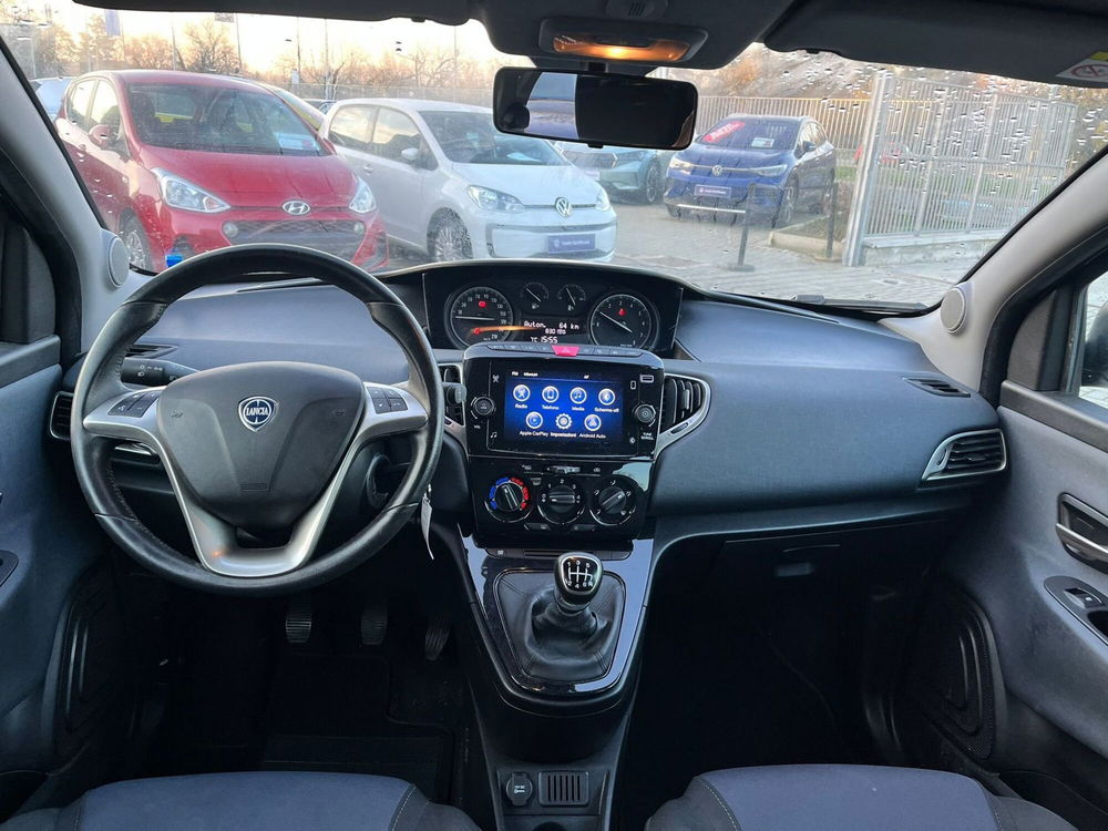 Lancia Ypsilon usata a Milano (13)