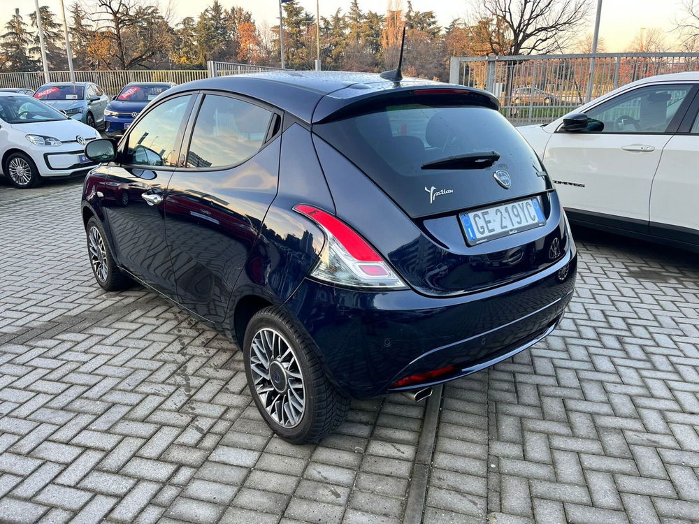 Lancia Ypsilon usata a Milano (5)