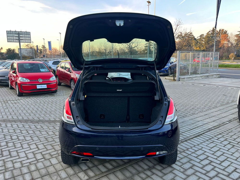 Lancia Ypsilon usata a Milano (8)