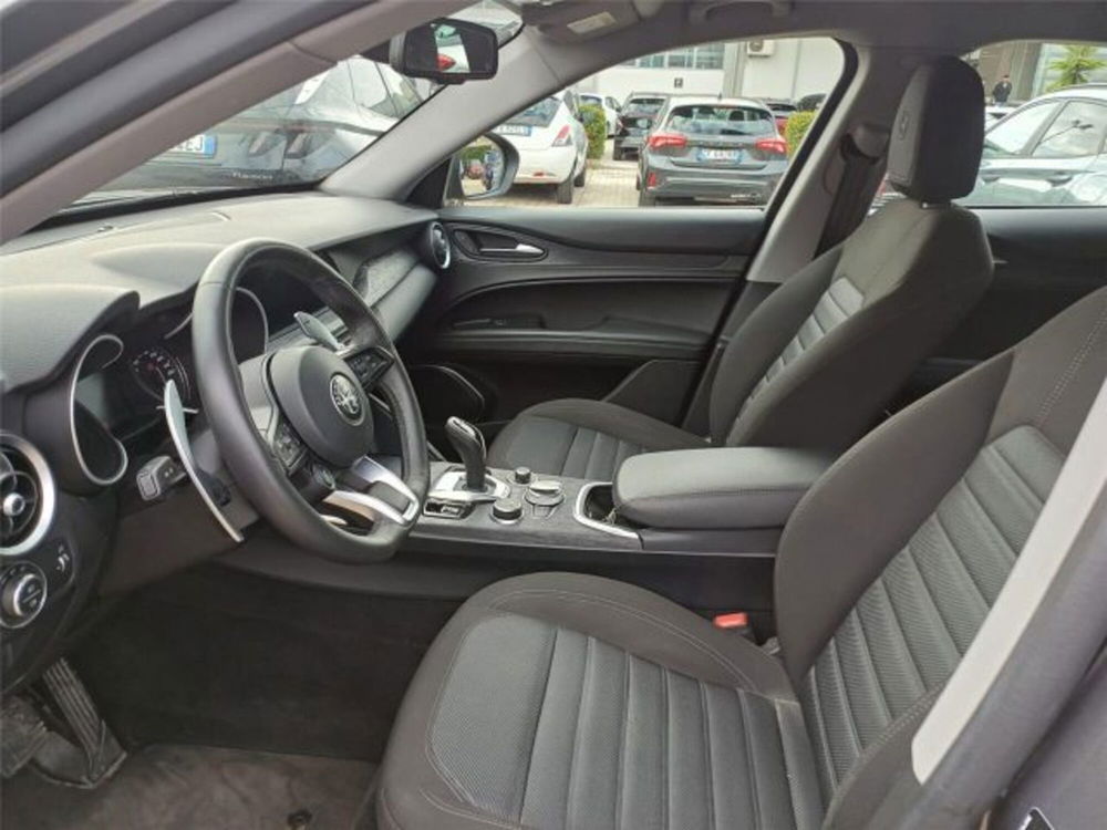 Alfa Romeo Stelvio usata a Bari (10)