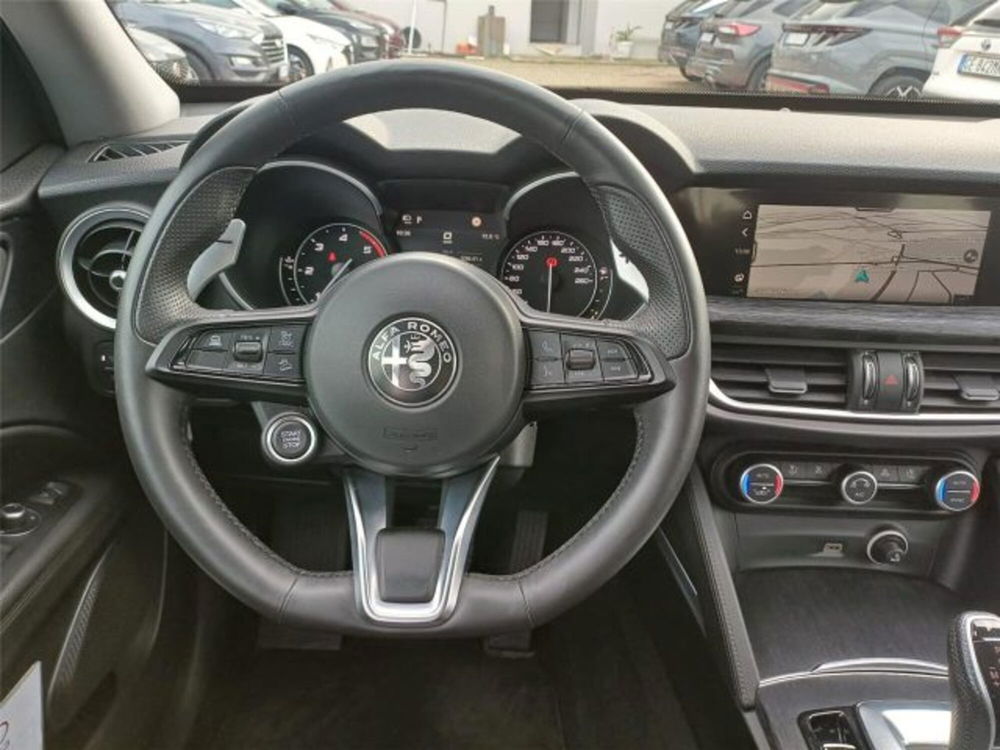 Alfa Romeo Stelvio usata a Bari (14)