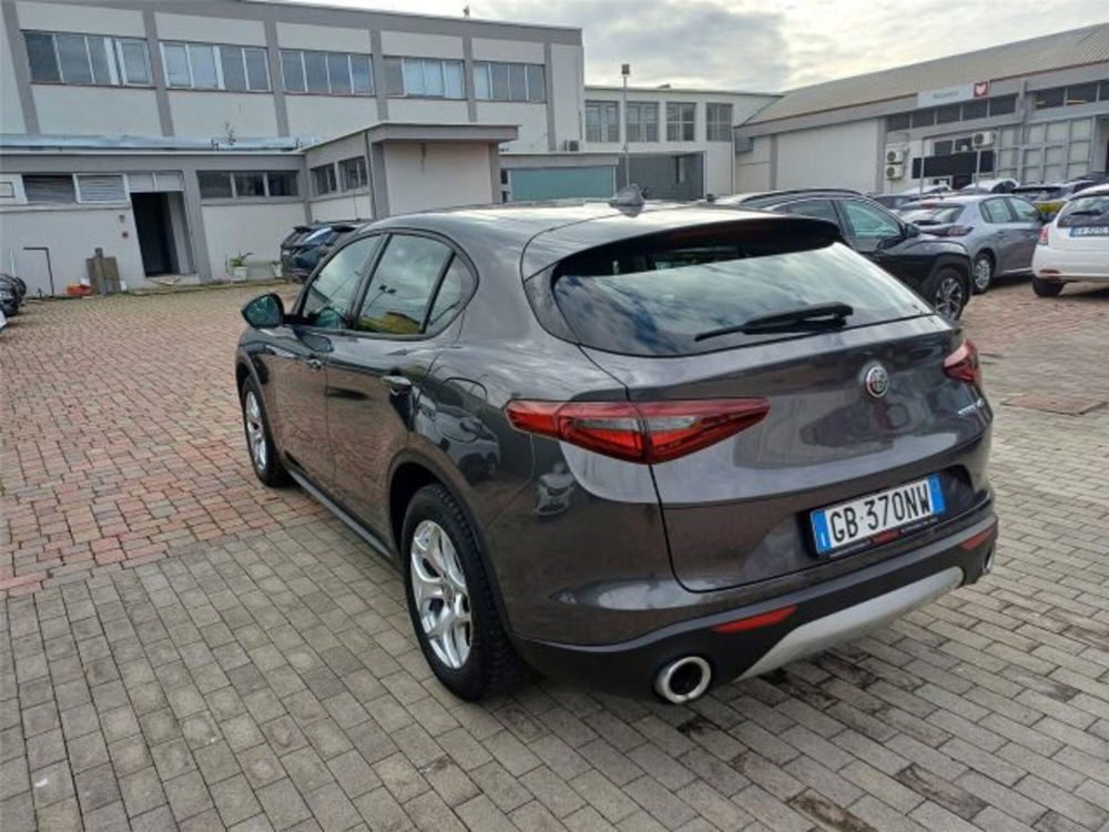 Alfa Romeo Stelvio usata a Bari (4)