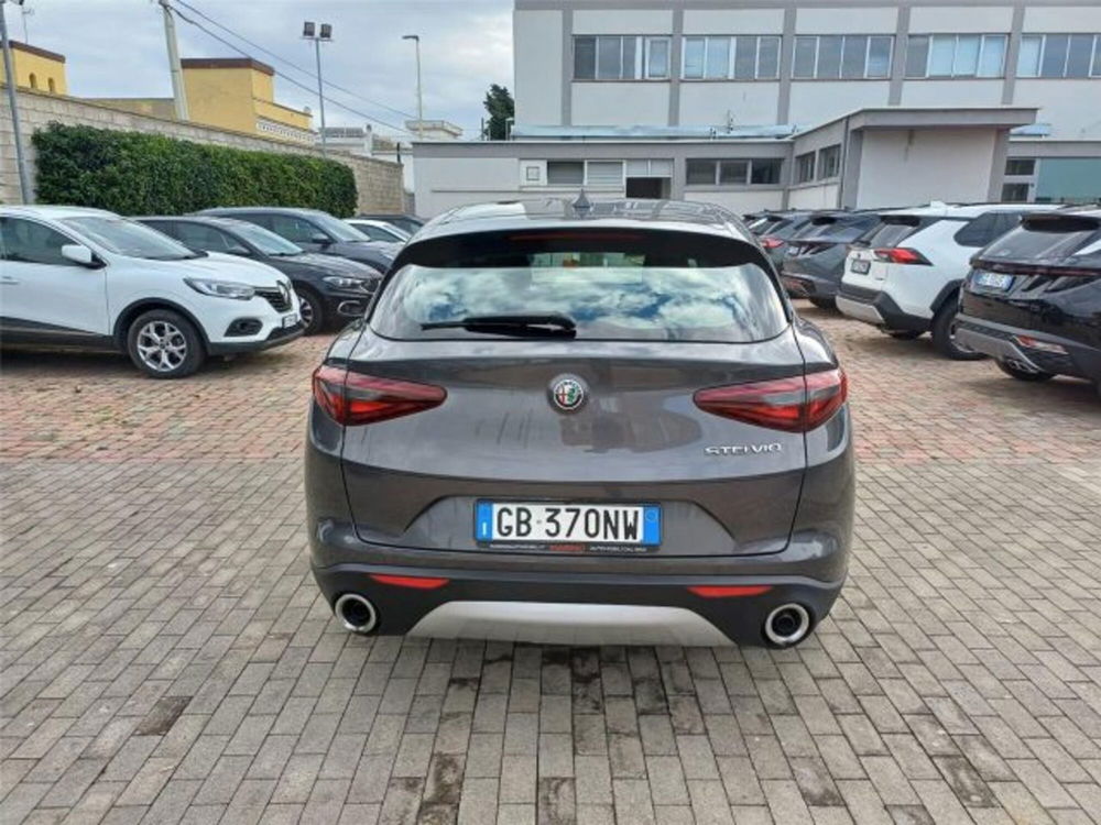 Alfa Romeo Stelvio usata a Bari (5)