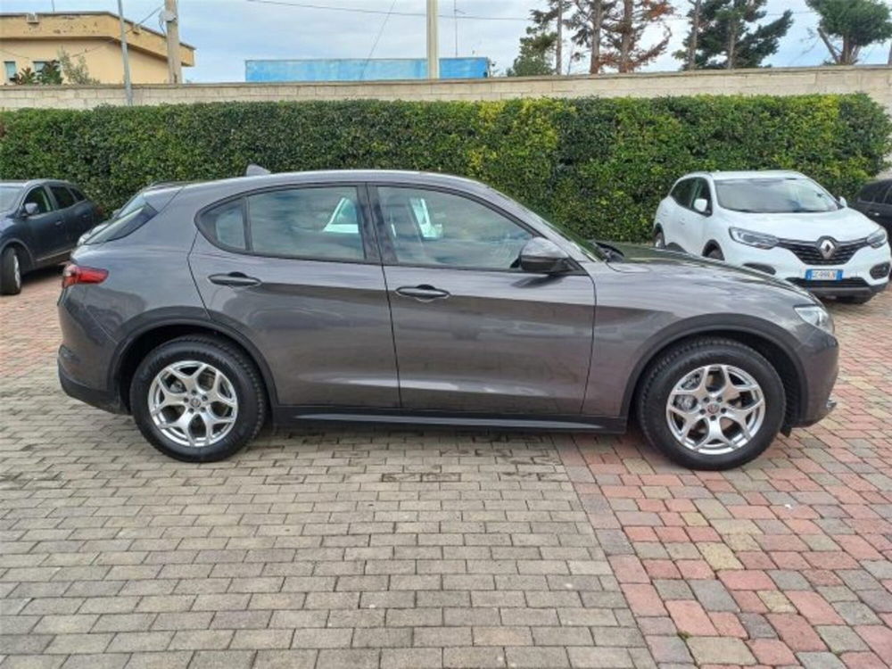 Alfa Romeo Stelvio usata a Bari (7)